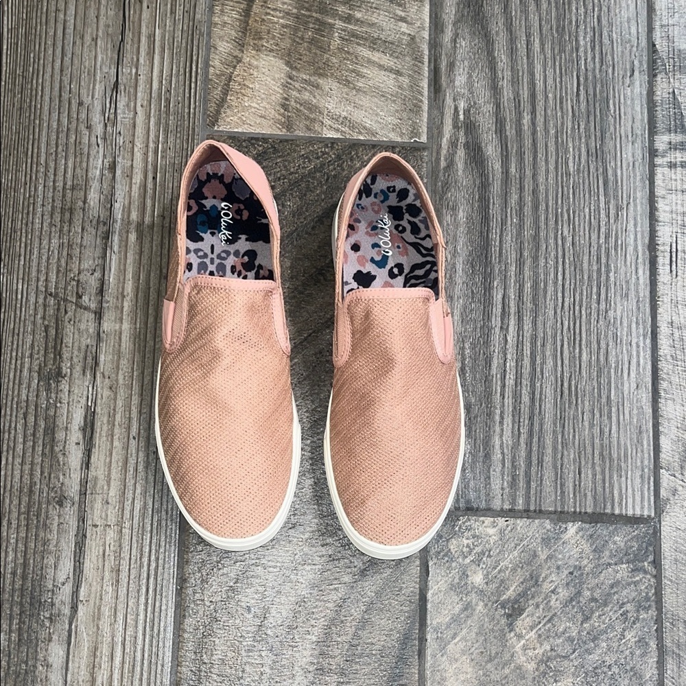 NWOT Olukai “PEHUEA” Women's Peach Slip-On Sneakers